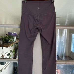 Cropped lilac lululemons
